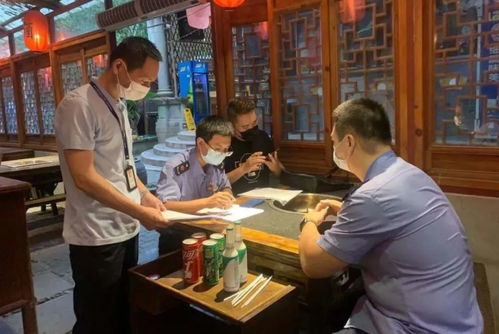 防疫不松懈，芗城区市场监管局开展餐饮服务从业人员佩戴口罩突击检查