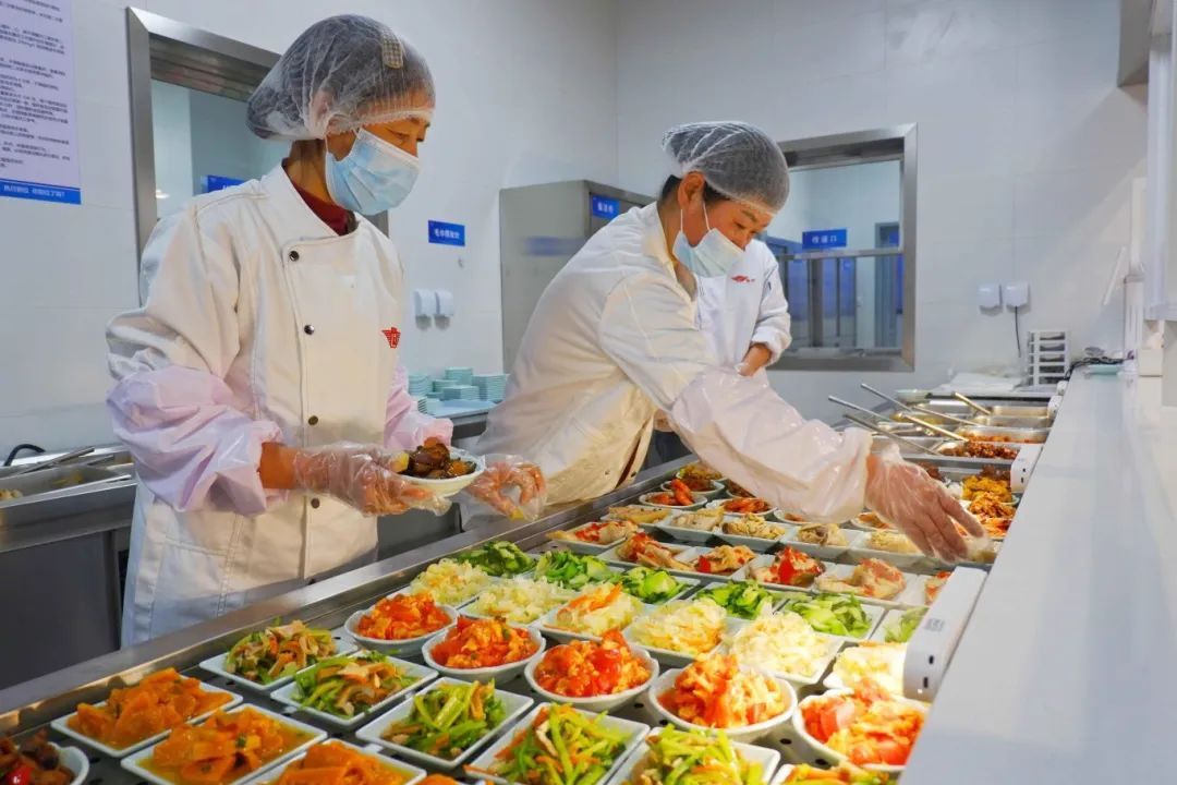 普陀社区食堂 以“懂人心”的温度，烹制家门口的餐饮服务