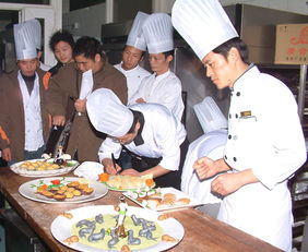 杭州大厦工会举办餐饮服务技能练兵比武，以赛促学提升服务品质