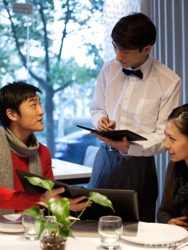 薪资仅三千，餐饮店为何不愁招工？